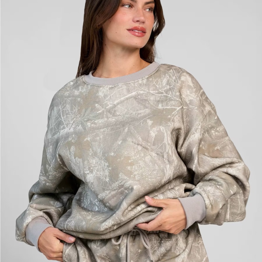 Comfrt Limited Edition Woodland print Camo Crewneck Sweatshirt
